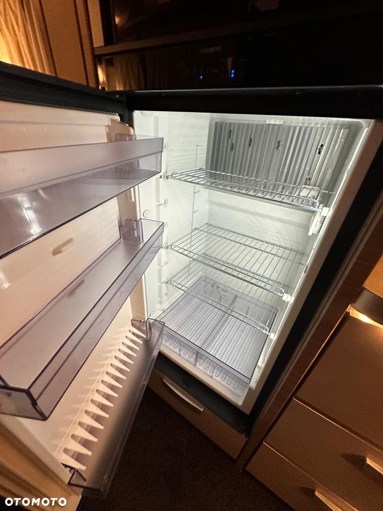 KNAUS LIVE i 700 - 28