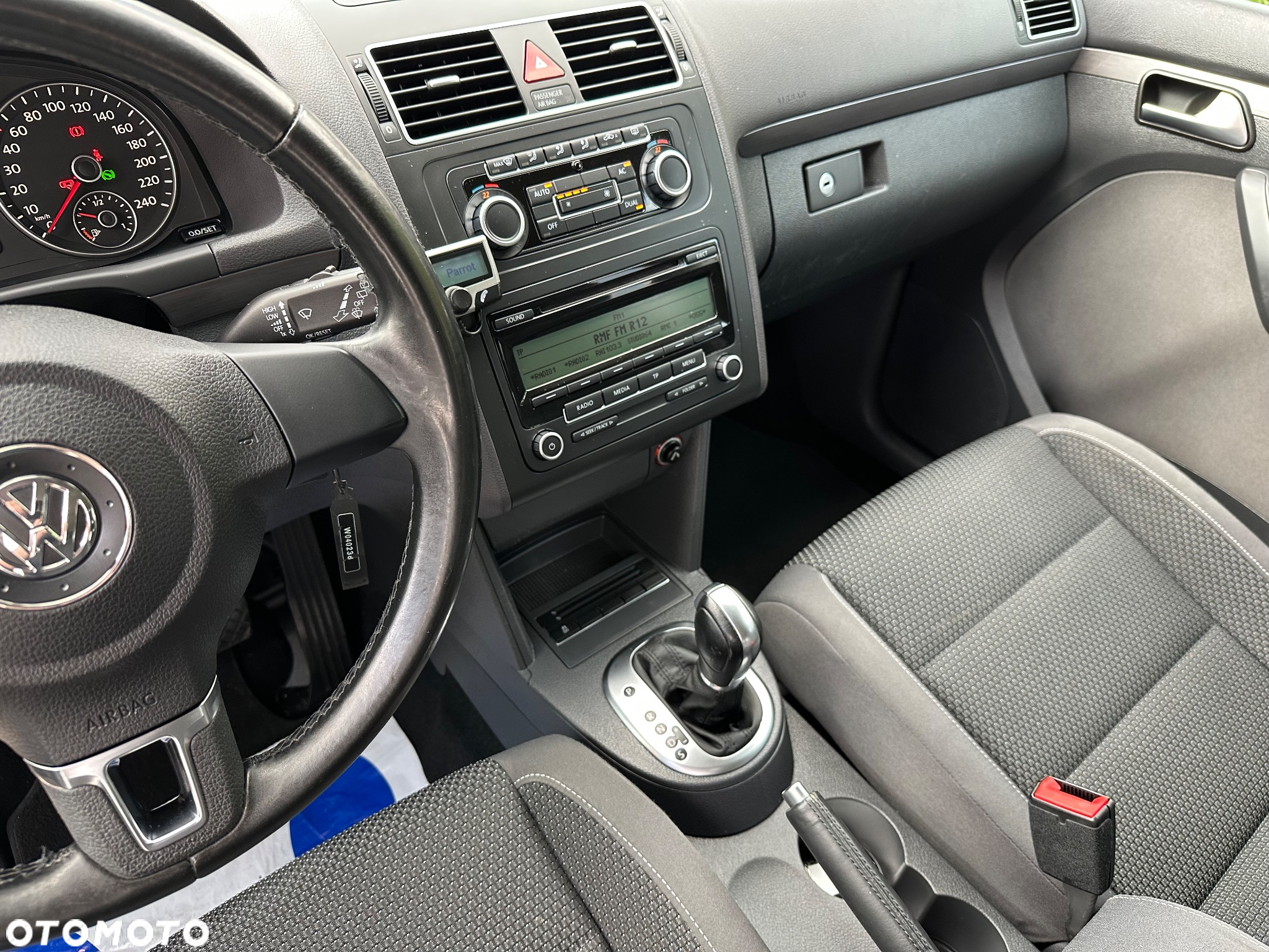 Volkswagen Touran 1.6 TDI DPF BlueMotion Technology DSG Highline - 19
