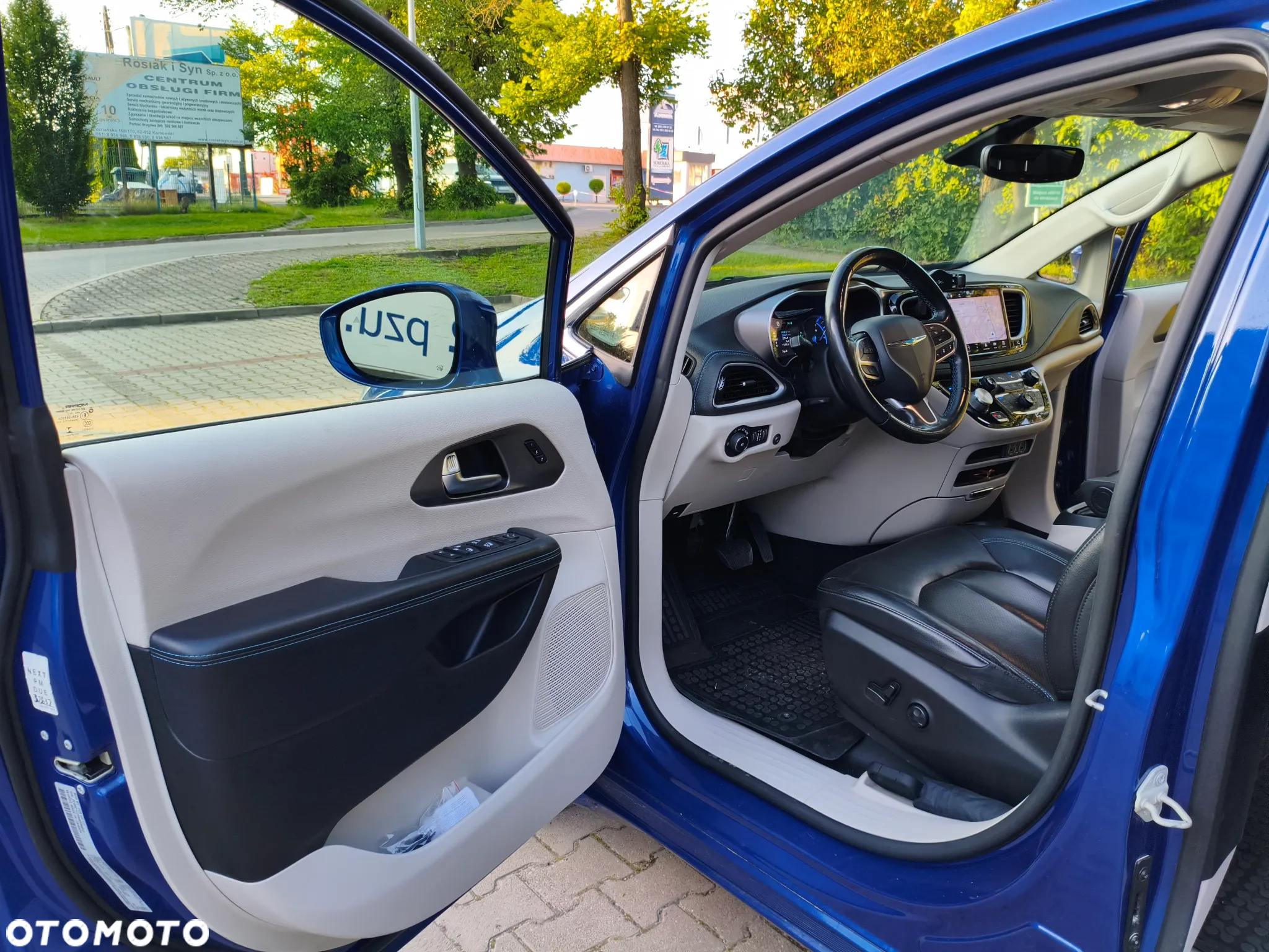 Chrysler Pacifica - 16