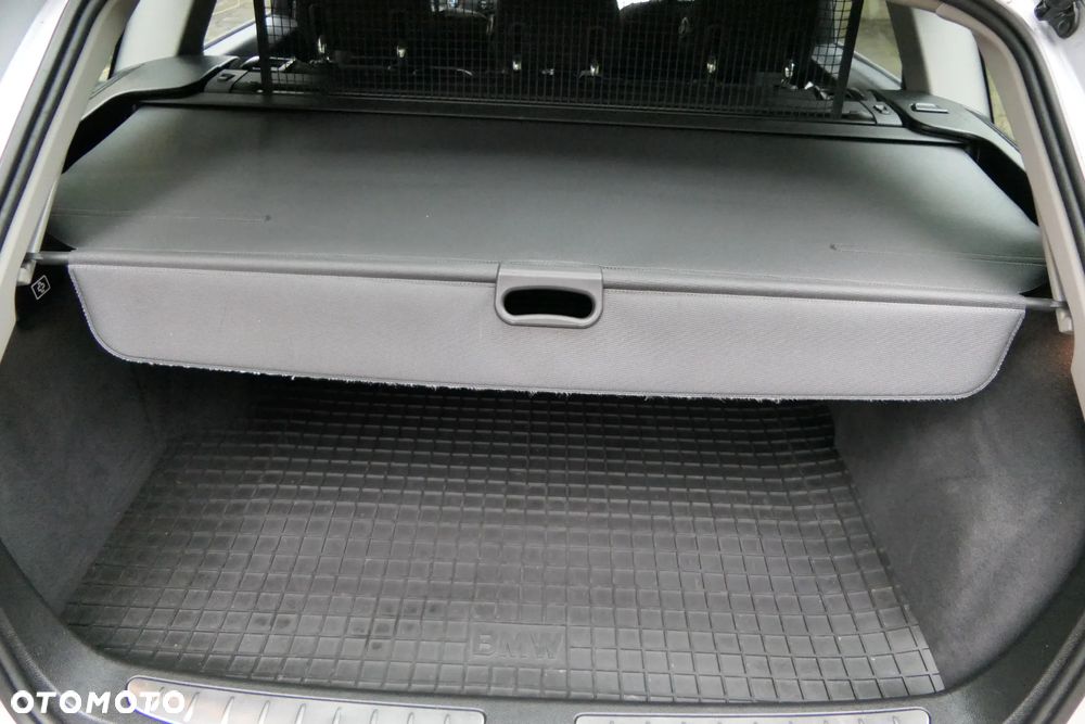 BMW Seria 3 320d Touring xDrive - 31