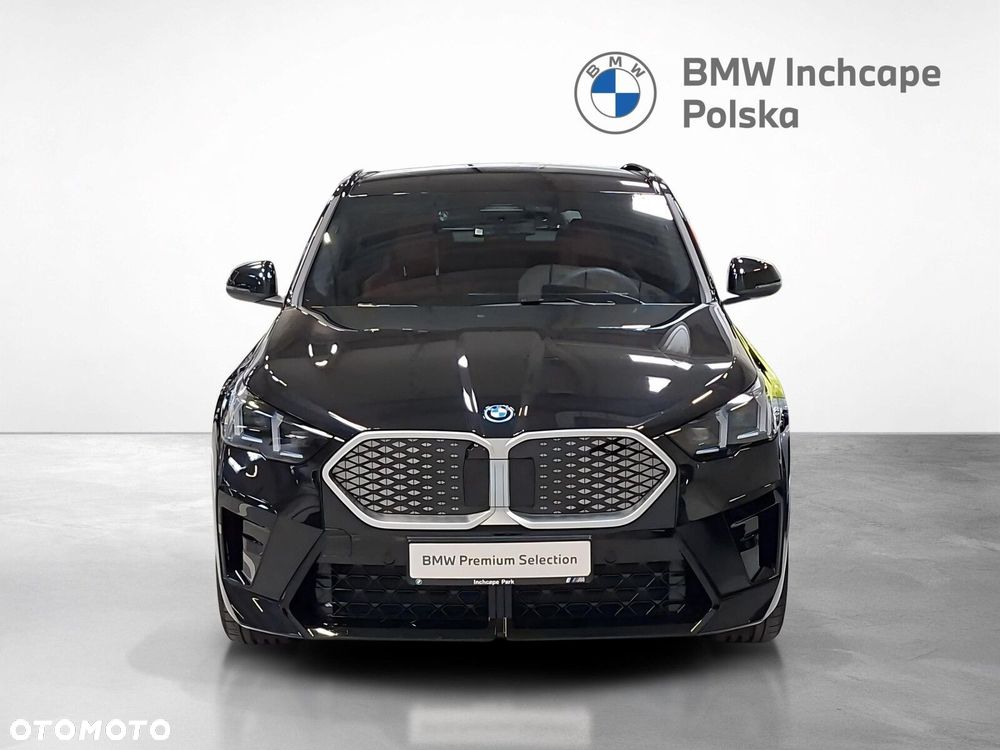 BMW iX2 eDrive20 66.5kWh M Sport - 9