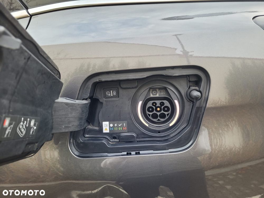 Peugeot 3008 1.6 PureTech Hybrid4 PHEV GT S&S EAT8 - 8