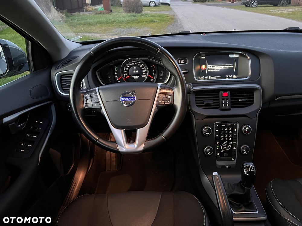 Volvo V40 D2 Momentum - 8