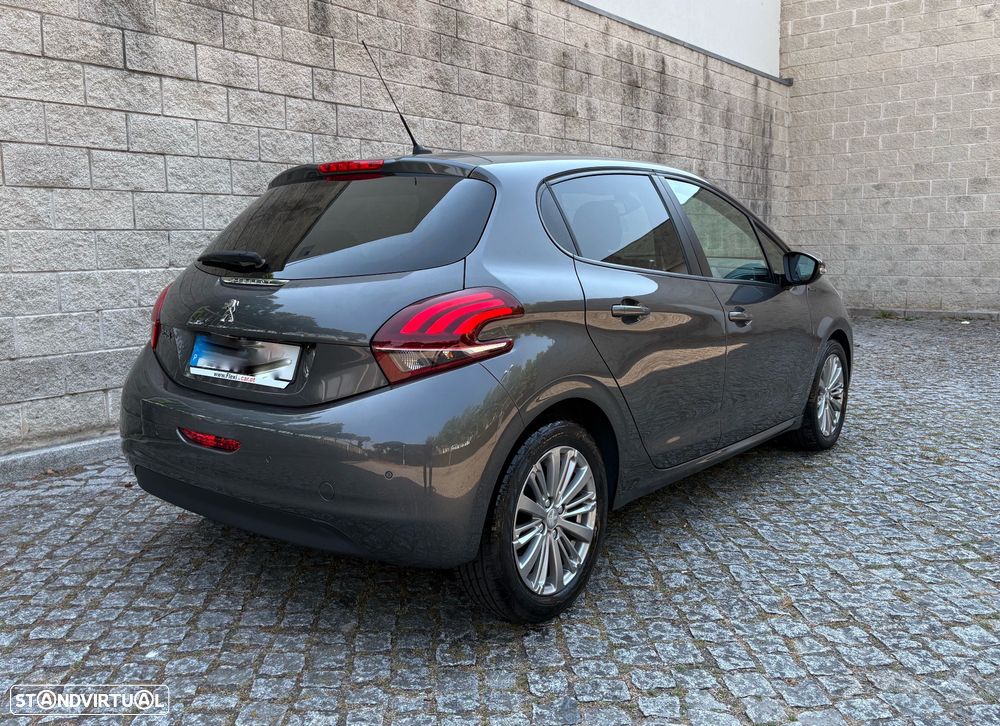 Peugeot 208 1.2 PureTech Signature - 26