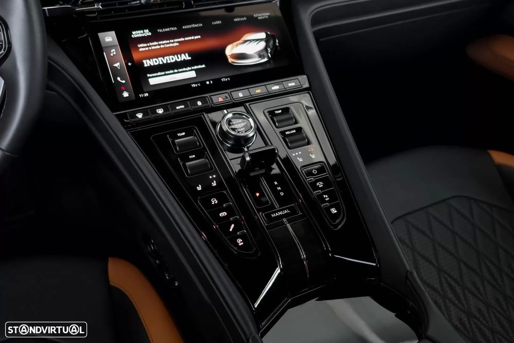 Aston Martin DB12 Coupé - 11