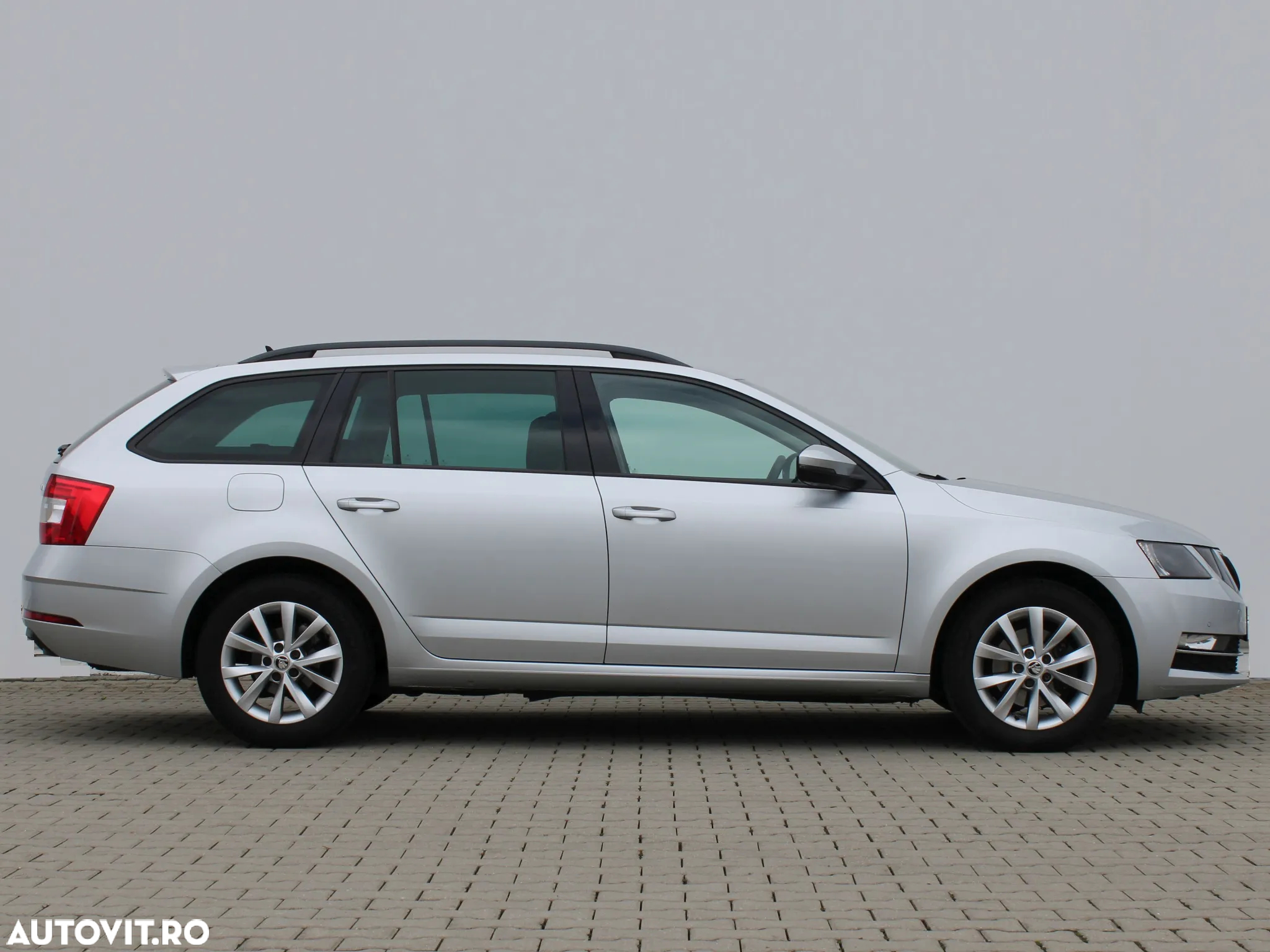 Skoda Octavia 2.0 TDI DSG Ambition - 6