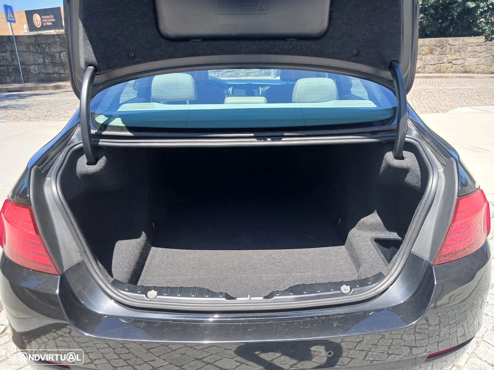 BMW 525 d xDrive Exclusive Auto - 48
