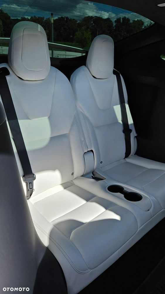 Tesla Model X - 19