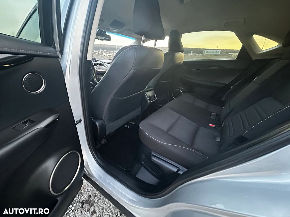 Lexus Seria NX 300h E-FOUR - 12