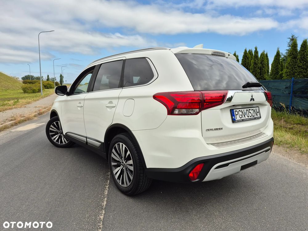 Mitsubishi Outlander - 4