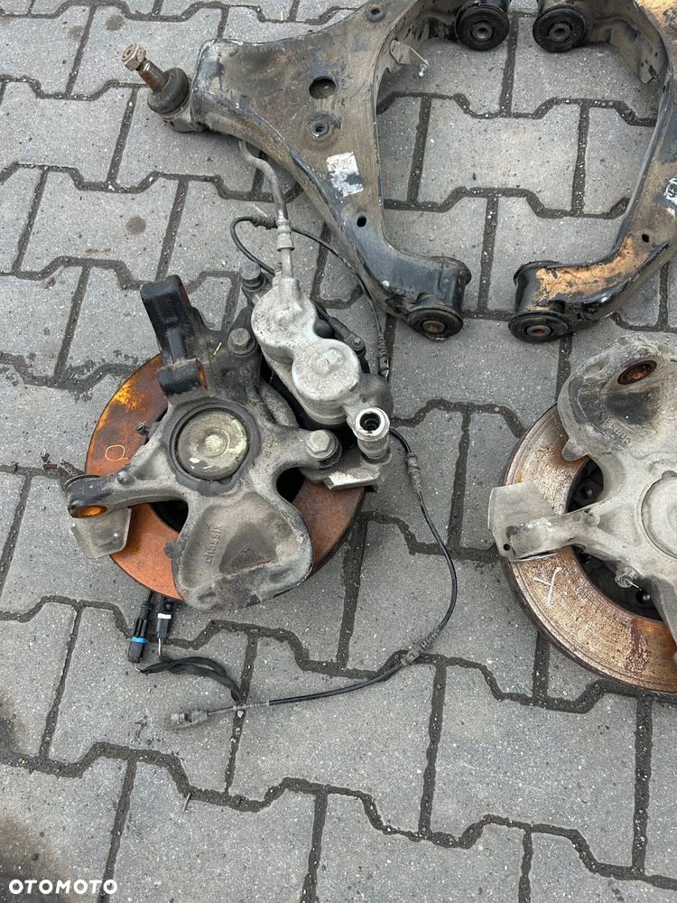 Mercedes Sprinter W907 W910 zwrotnica lewa prawa wahacz 2.0 - 9