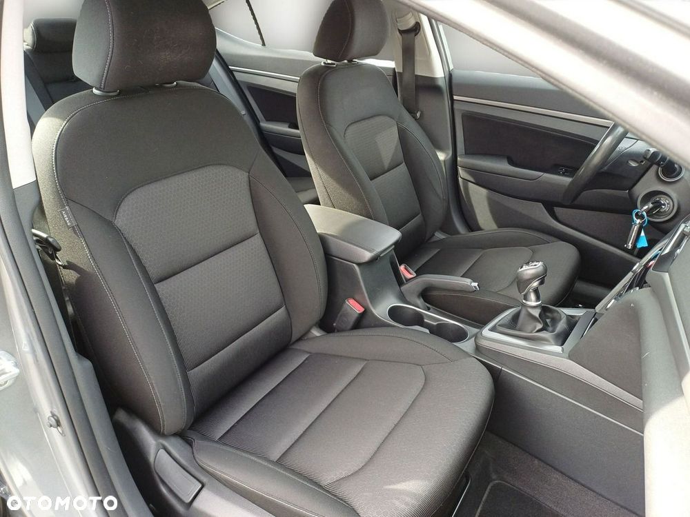 Hyundai Elantra - 14