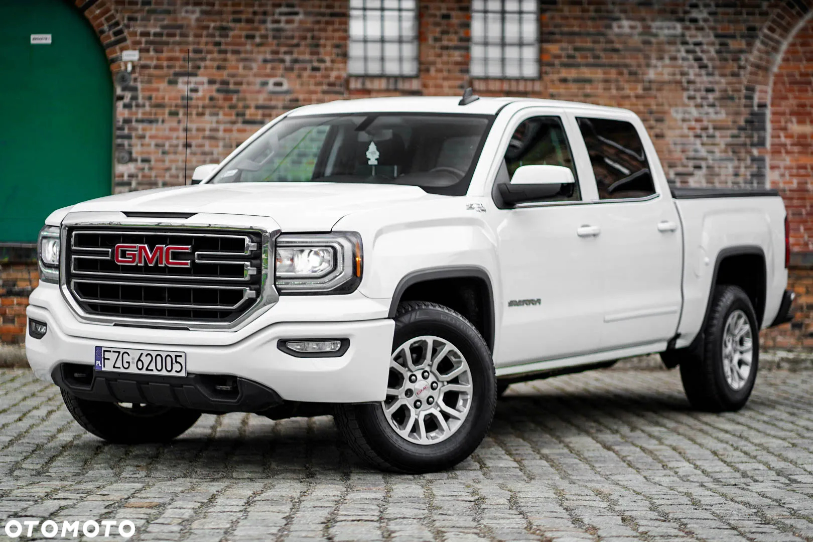 GMC Sierra - 2