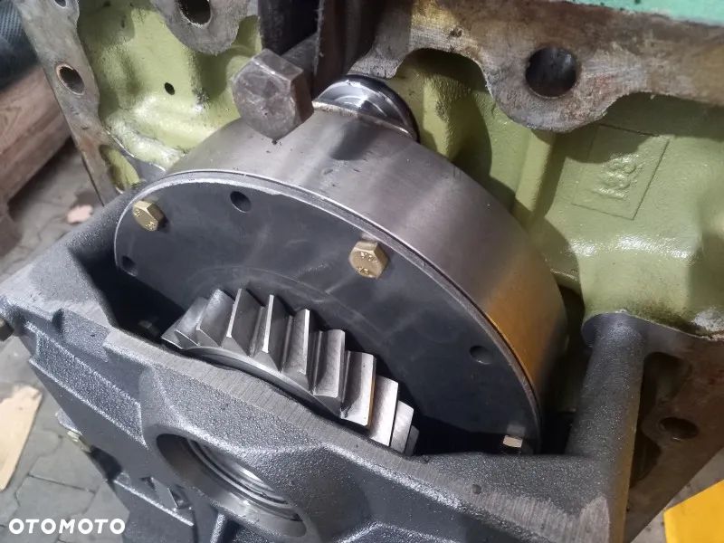 Elementy obudowa tylnego WOM PTO L153497 John Deere 6620 - 11