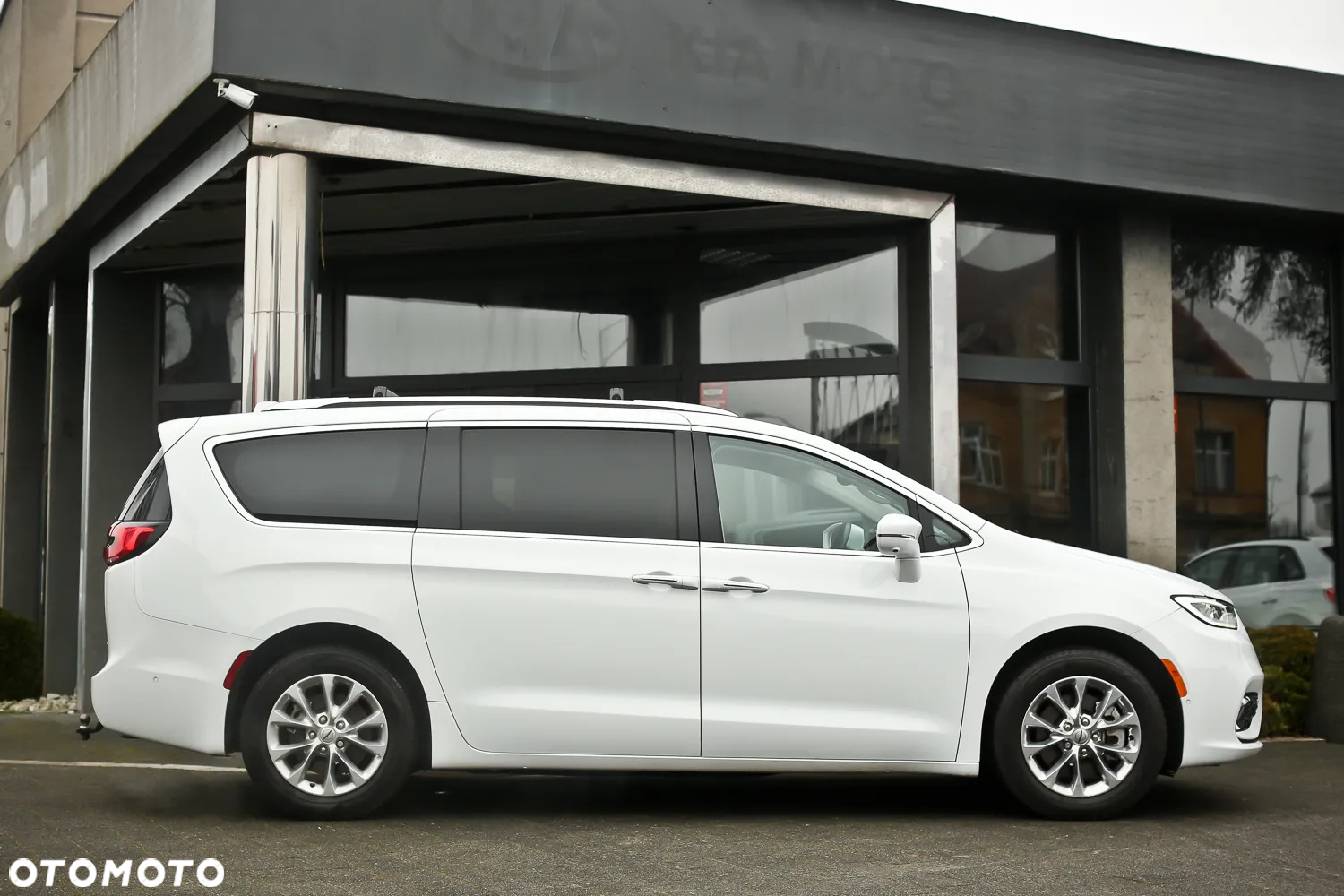 Chrysler Pacifica - 25