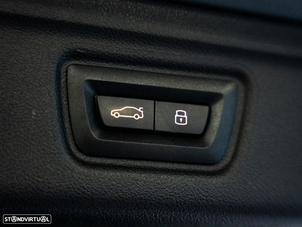 BMW 320 d Touring Pack Desportivo M Auto - 19