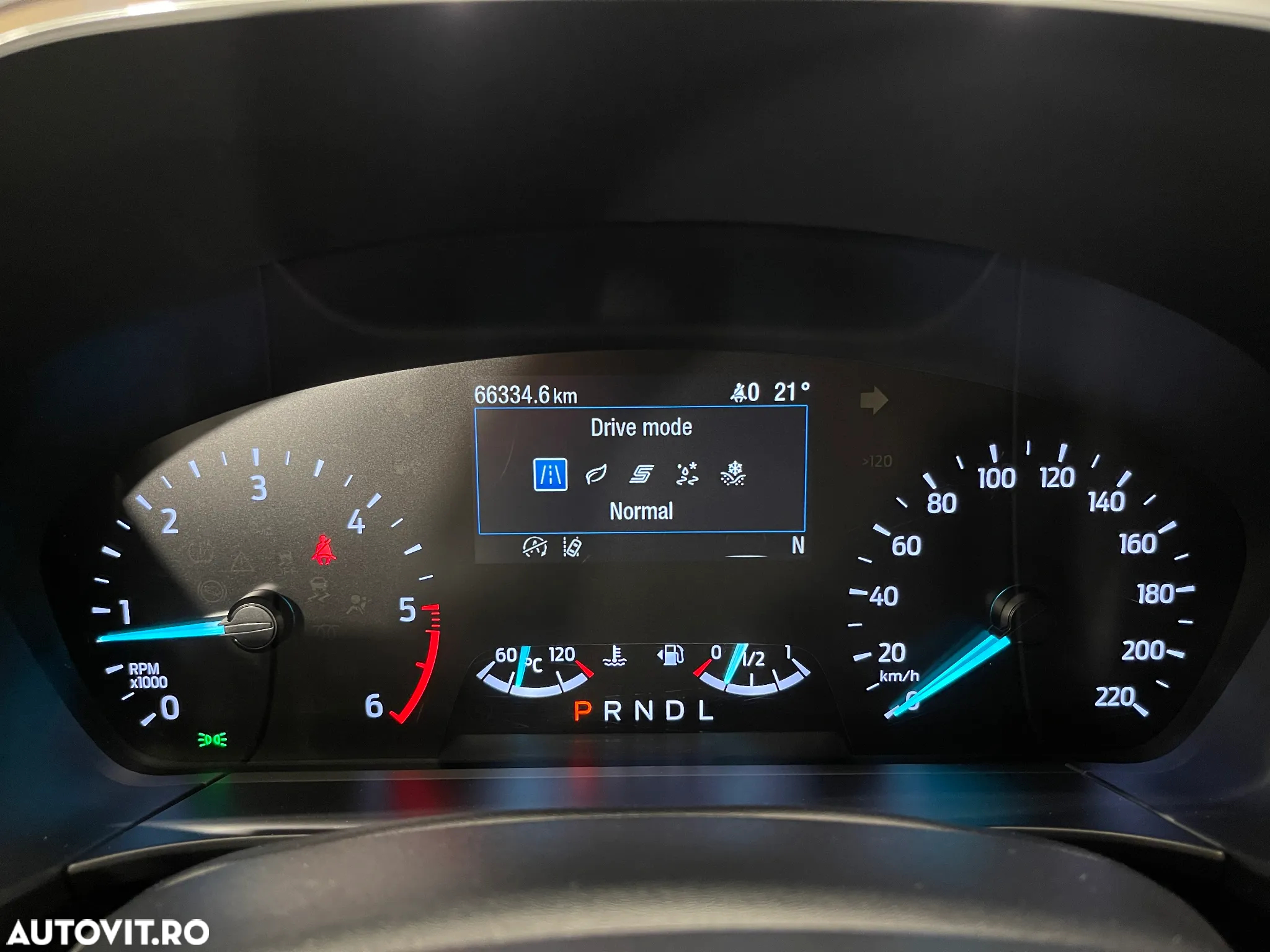 Ford Kuga 1.5 EcoBlue A8 FWD Titanium - 28