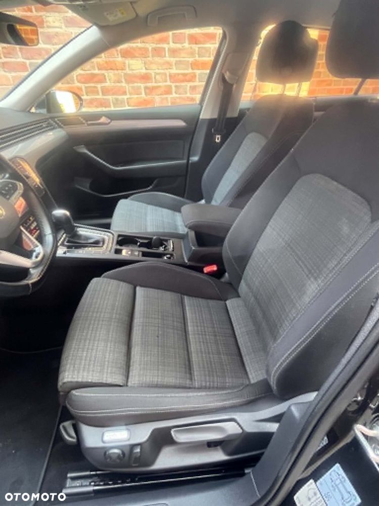 Volkswagen Passat 2.0 TDI SCR DSG Comfortline - 29