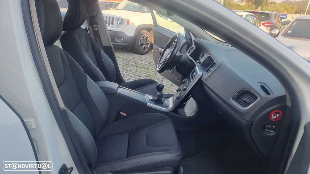 Volvo V60 1.6 D2 Momentum Eco - 8