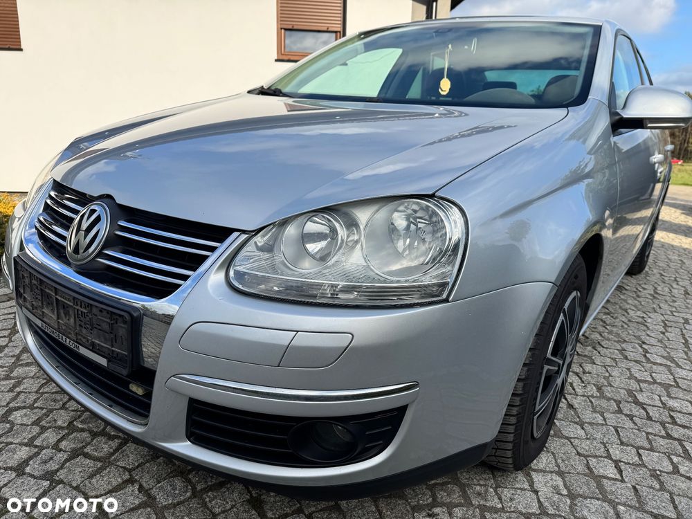 Volkswagen Jetta - 1