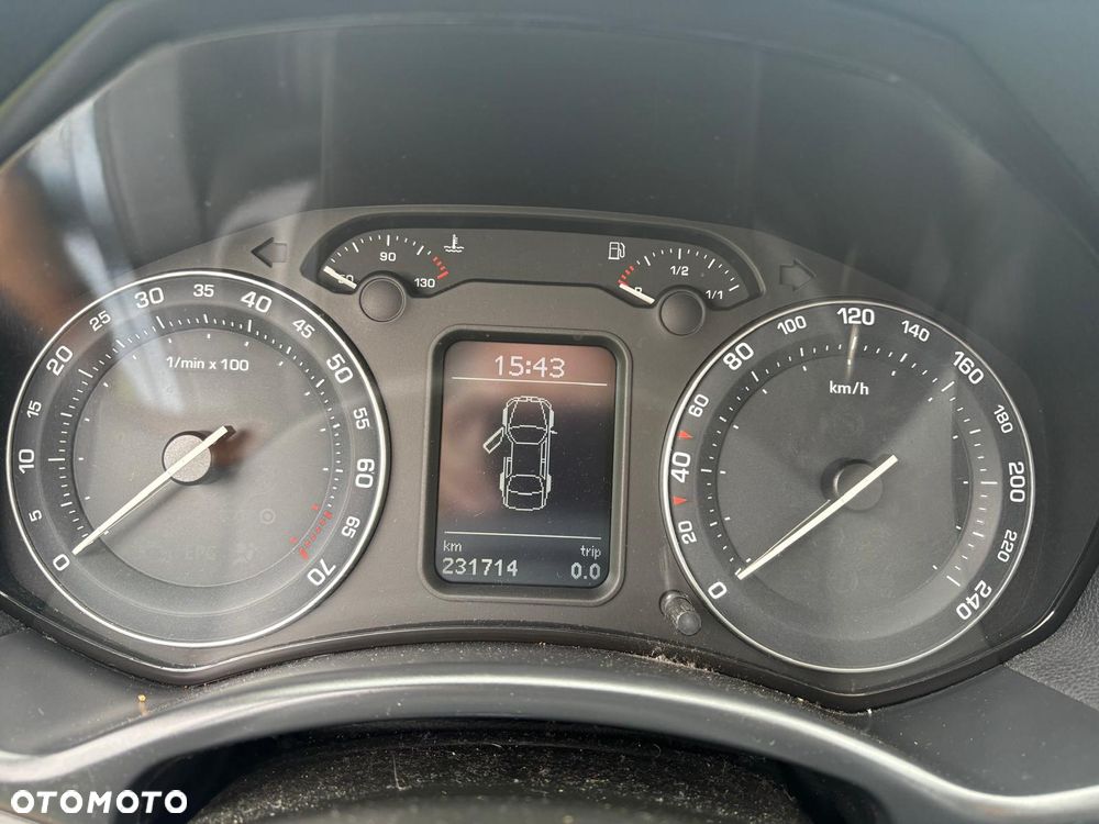 Skoda Octavia 1.6 Ambiente - 11
