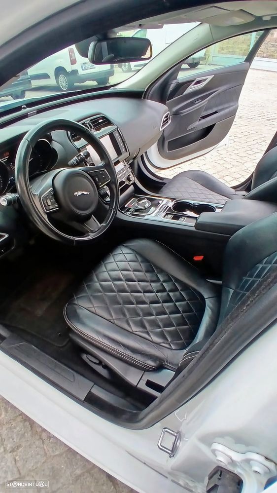 Jaguar XE 2.0 D Prestige Aut. - 10