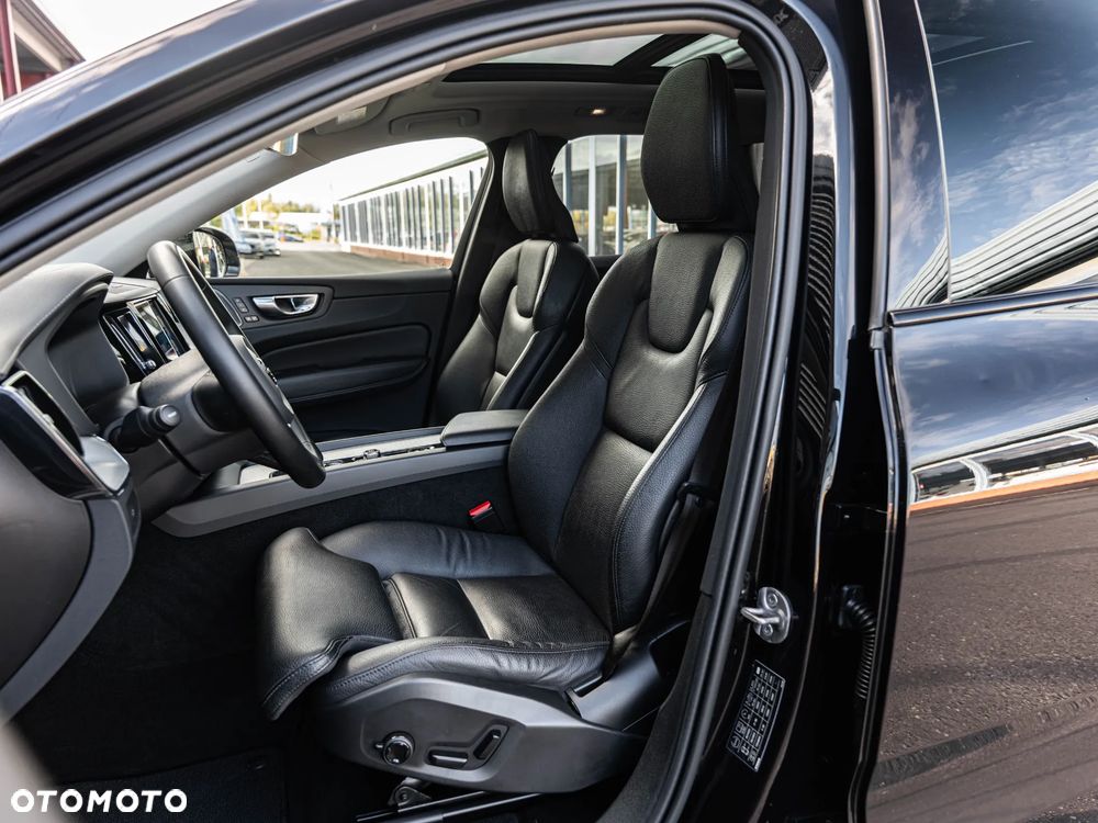 Volvo XC 60 B4 D Plus Dark - 23
