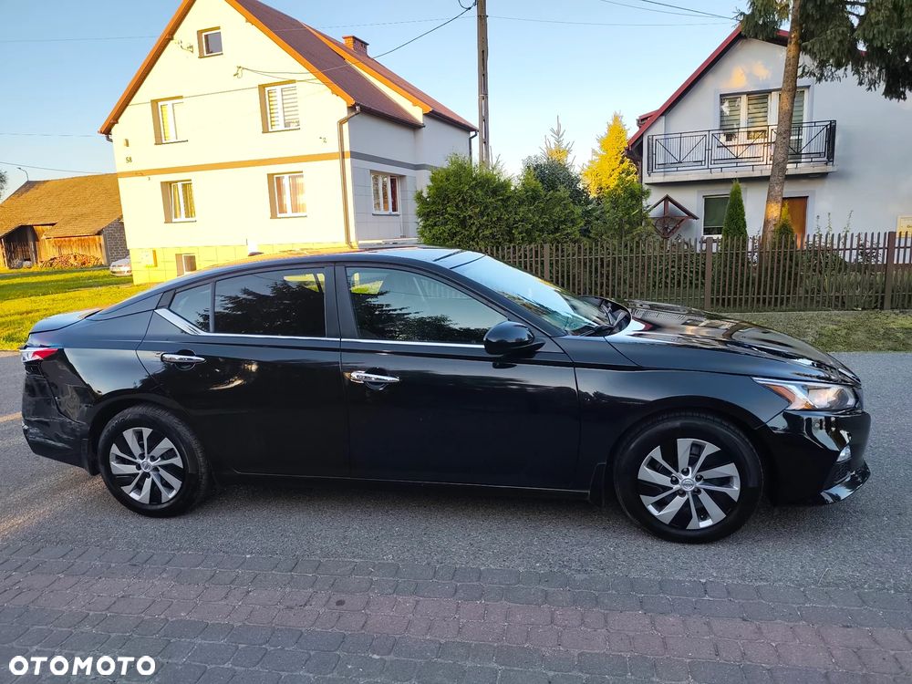 Nissan Altima - 7