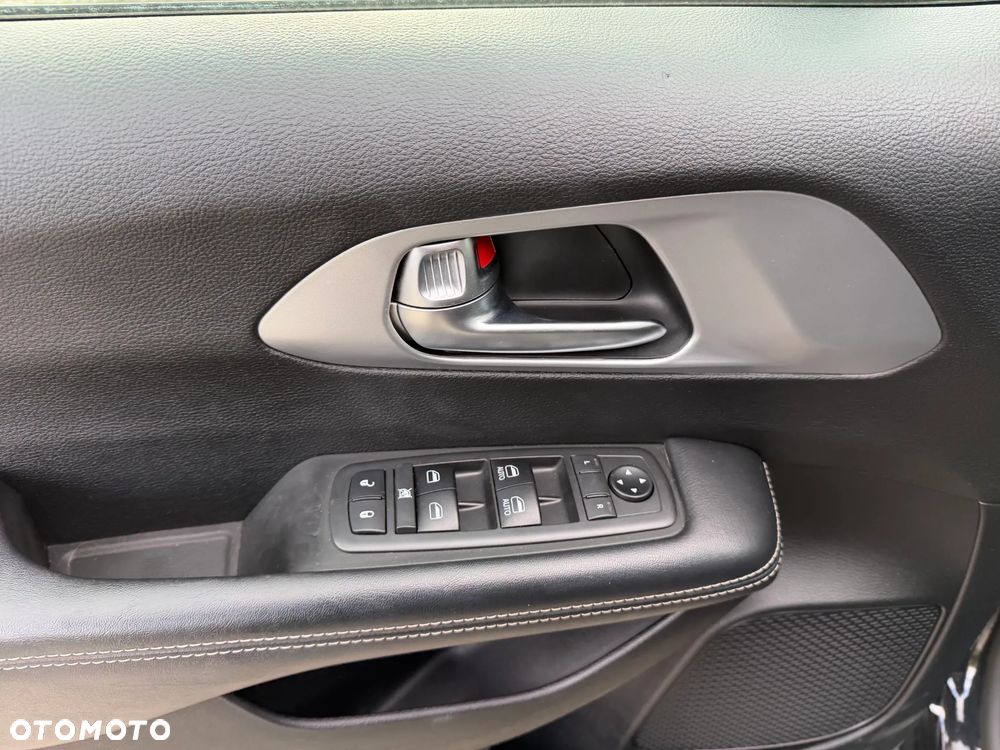 Chrysler Pacifica - 31