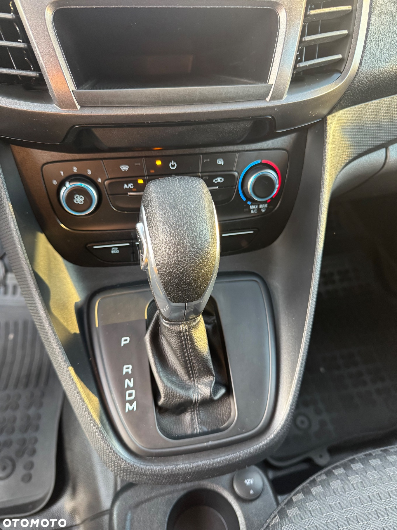 Ford Transit Connect - 11