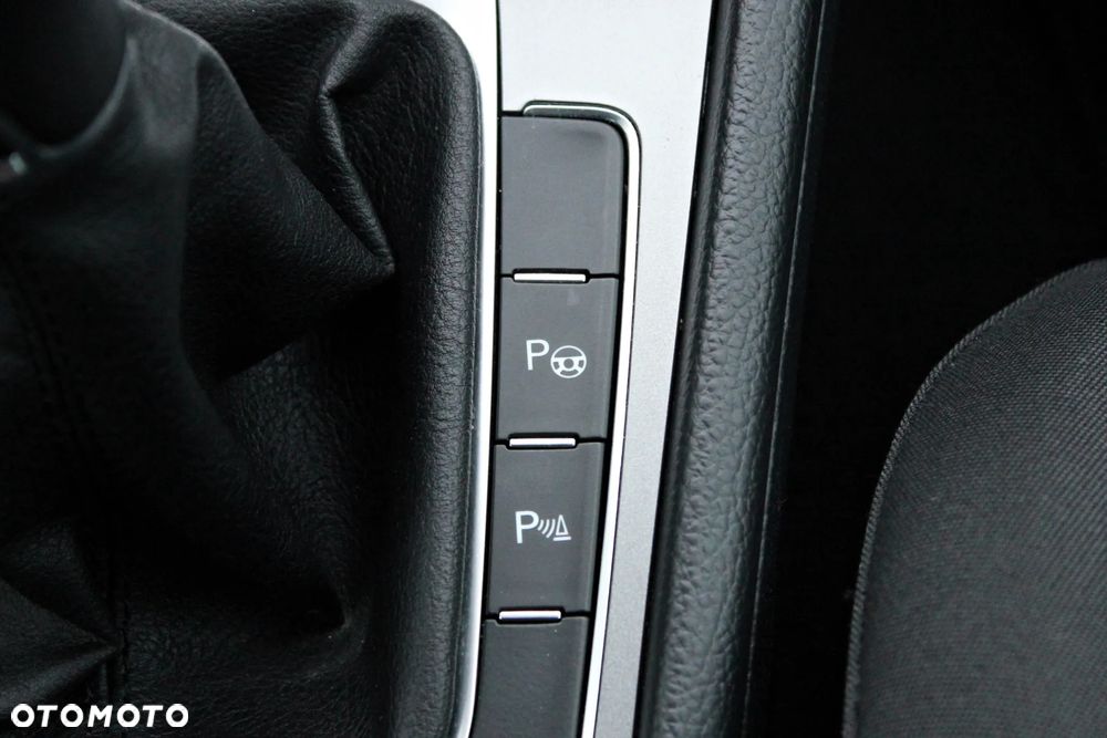 Volkswagen Golf - 25