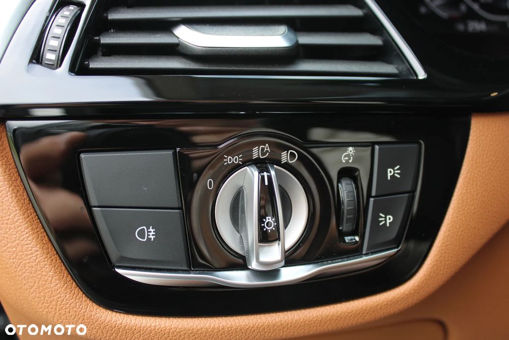 BMW Seria 5 530i xDrive mHEV - 22