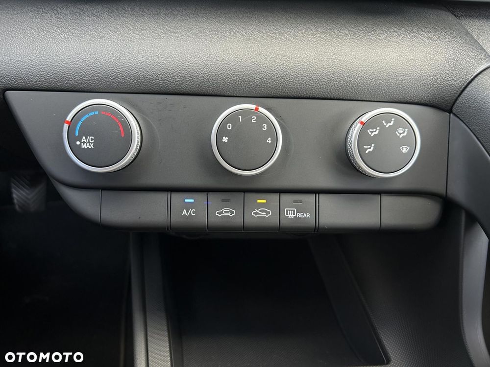 Hyundai Elantra - 24