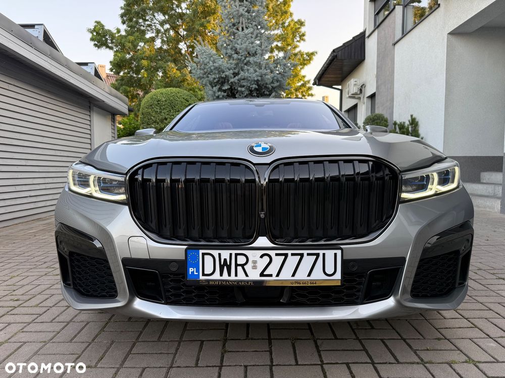 BMW Seria 7 745e - 11