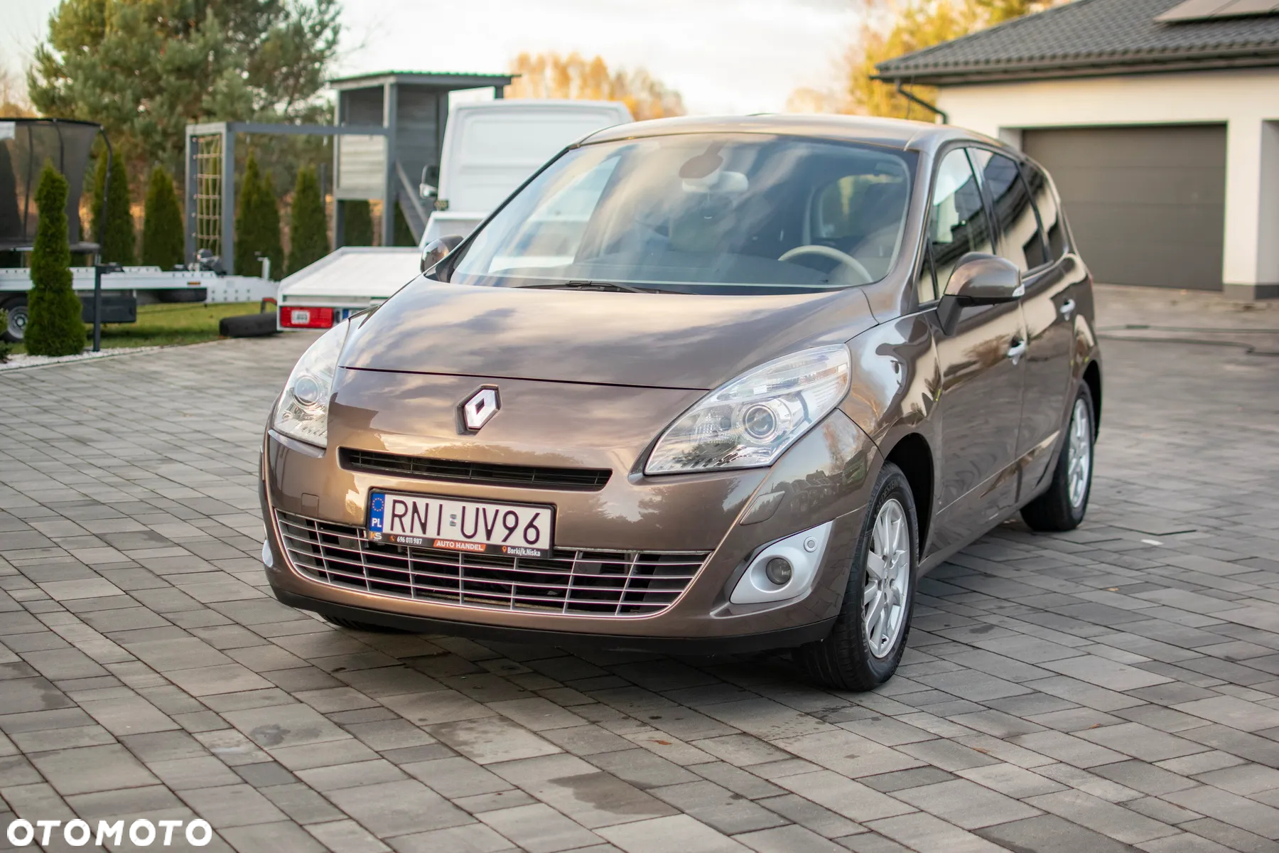 Renault Grand Scenic - 32