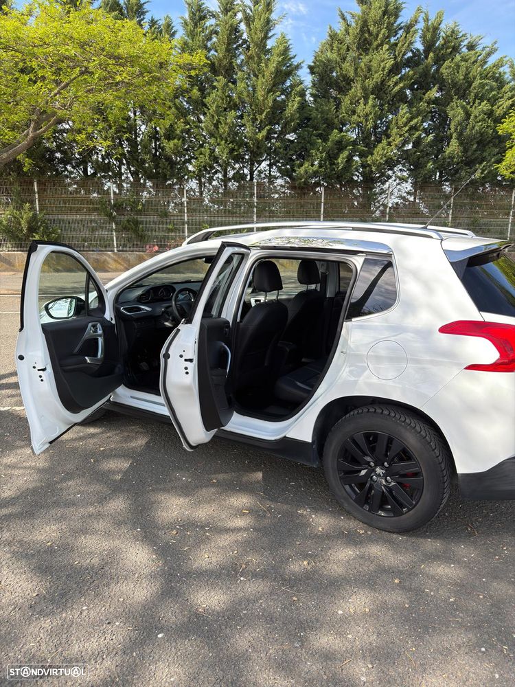 Peugeot 2008 1.2 PureTech Allure - 5