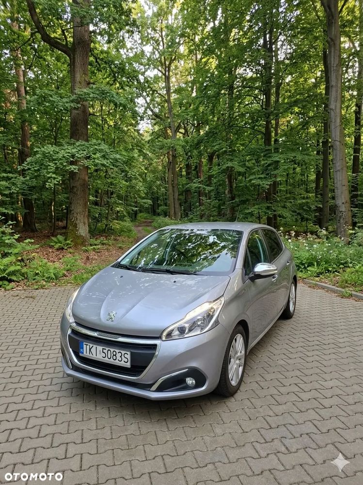 Peugeot 208 - 1