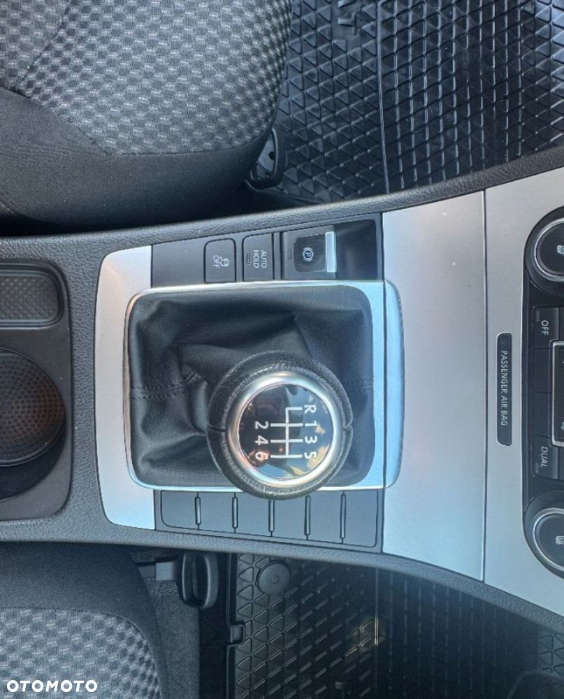 Volkswagen Passat - 18