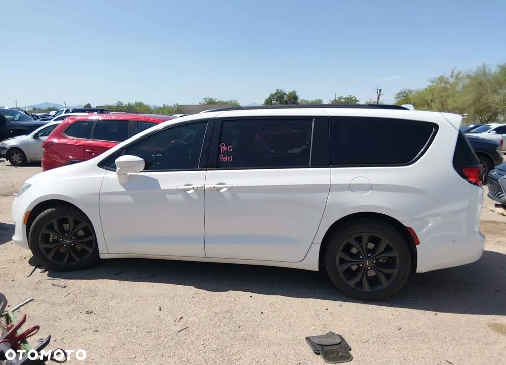 Chrysler Pacifica - 3