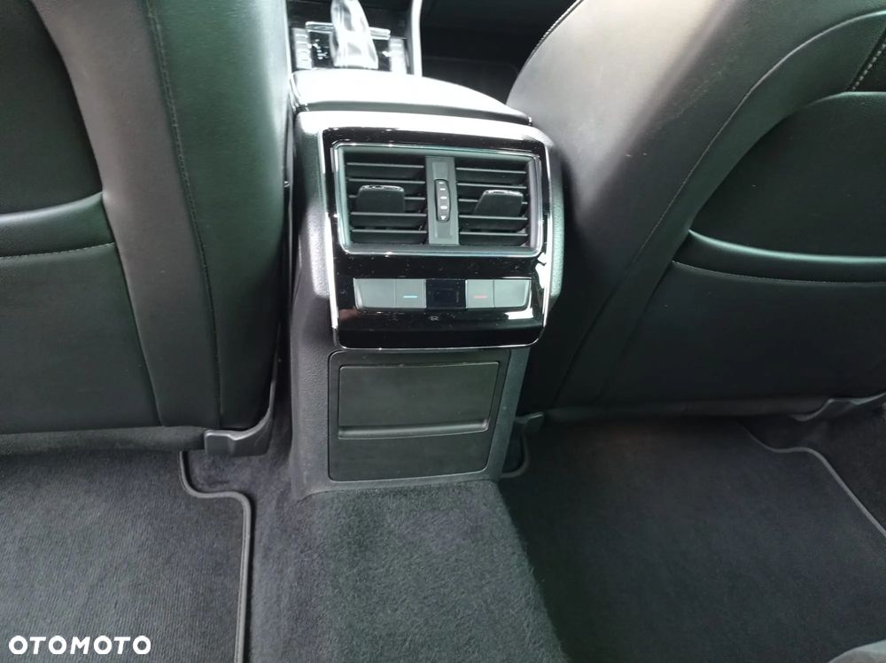 Skoda Superb 1.8 TSI DSG SportLine - 14