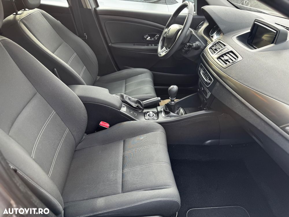 Renault Megane dCi 95 FAP Paris Business - 20