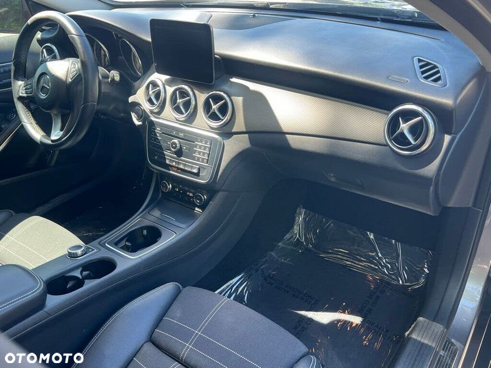 Mercedes-Benz GLA 250 7G-DCT UrbanStyle Edition - 9