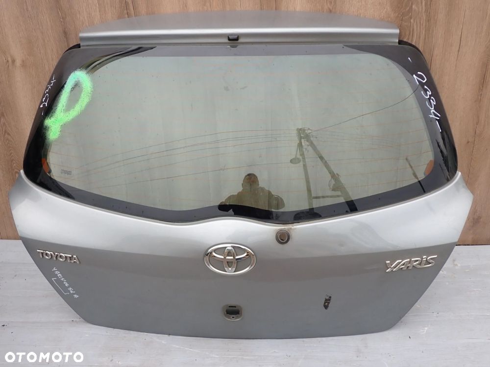 TOYOTA YARIS II 06- KLAPA BAGAŻNIKA SZYBA TYŁ - 1
