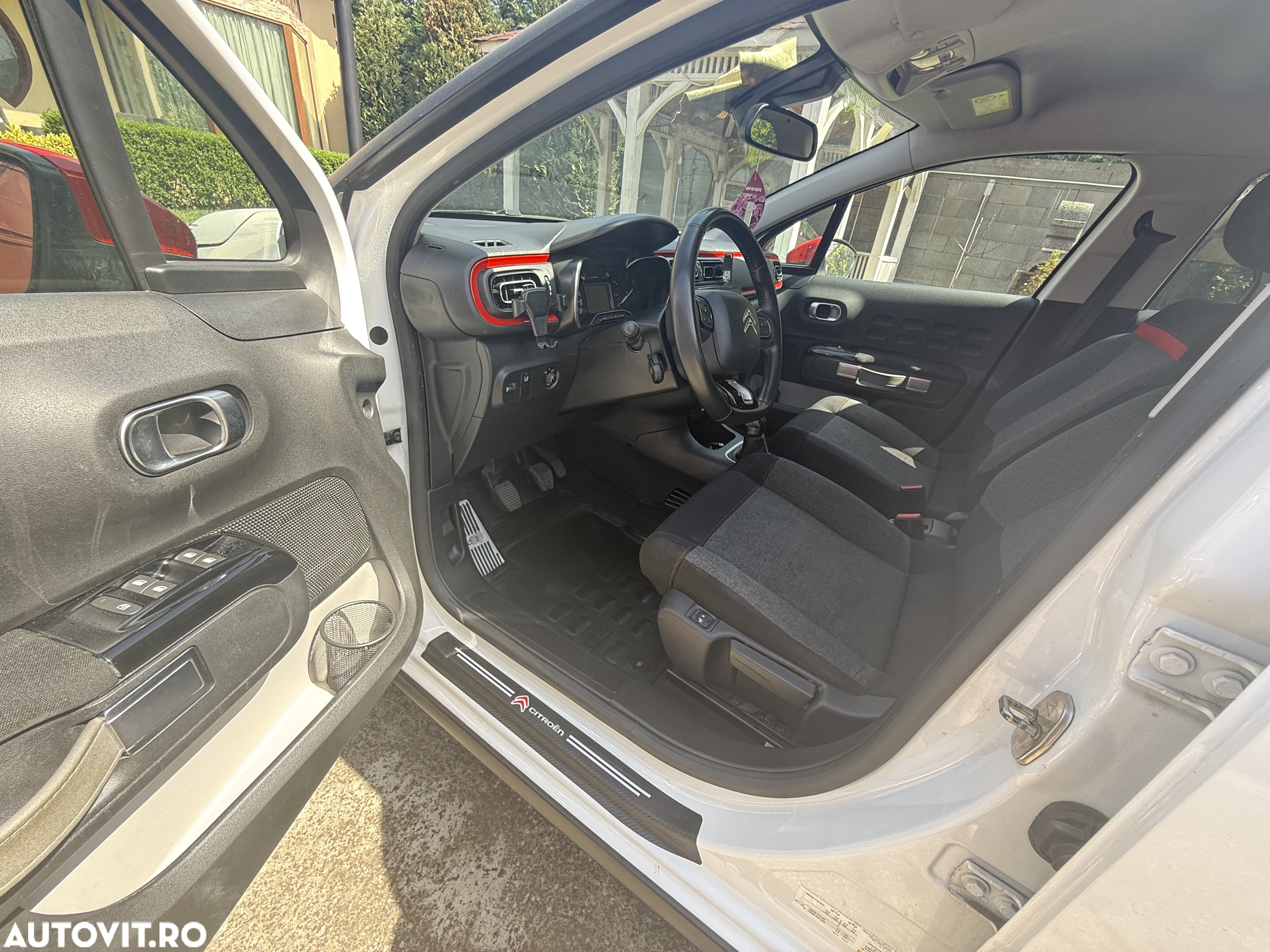 Citroën C3 1.2 PureTech BVM Shine - 4