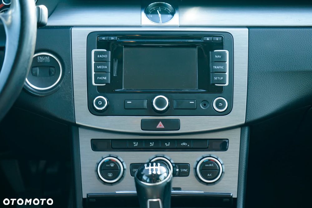 Volkswagen Passat 1.6 TDI Comfortline - 23