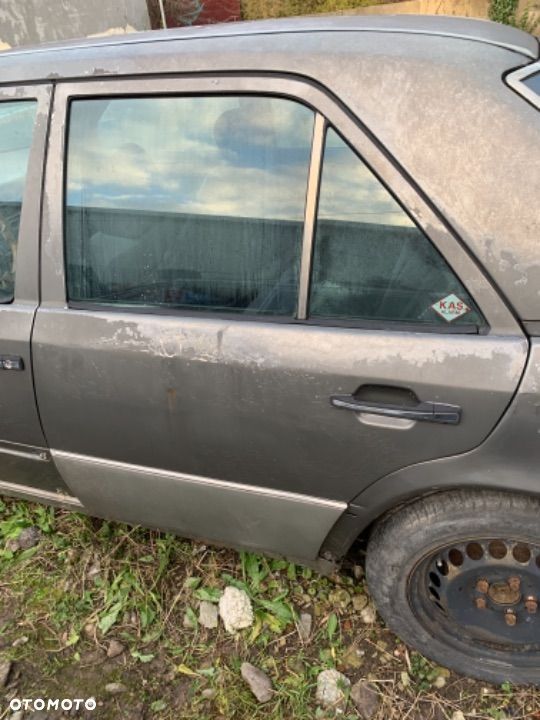 MERCEDES 124 maska Grill atrapa drzwi - 2