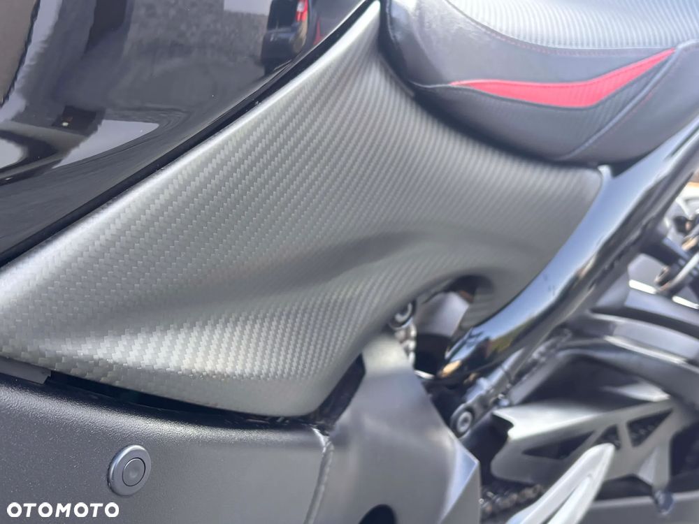 Suzuki GSX 1000 - 10