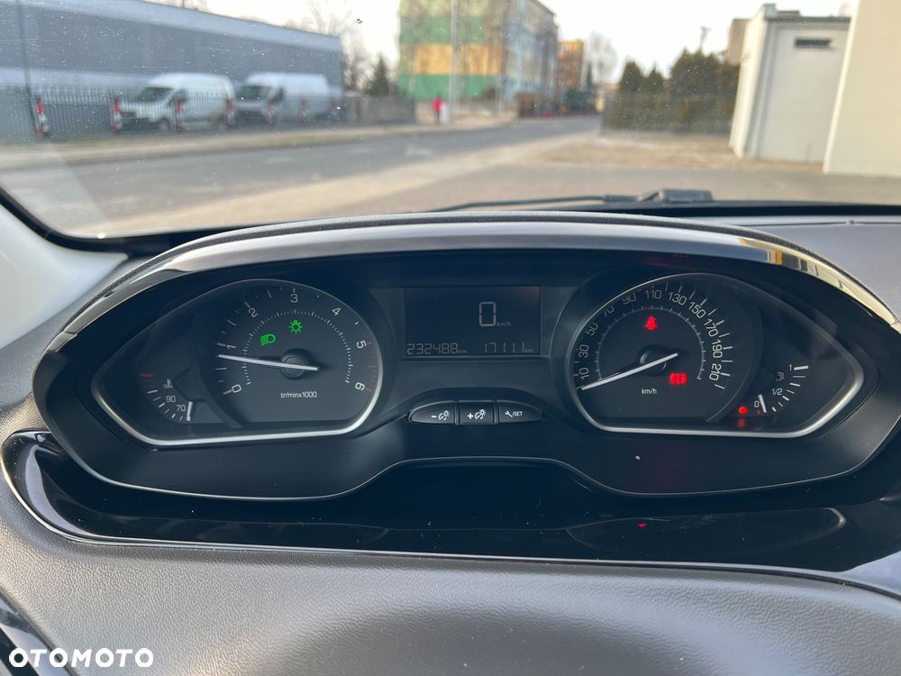 Peugeot 208 1.6 BlueHDi Allure S&S - 15