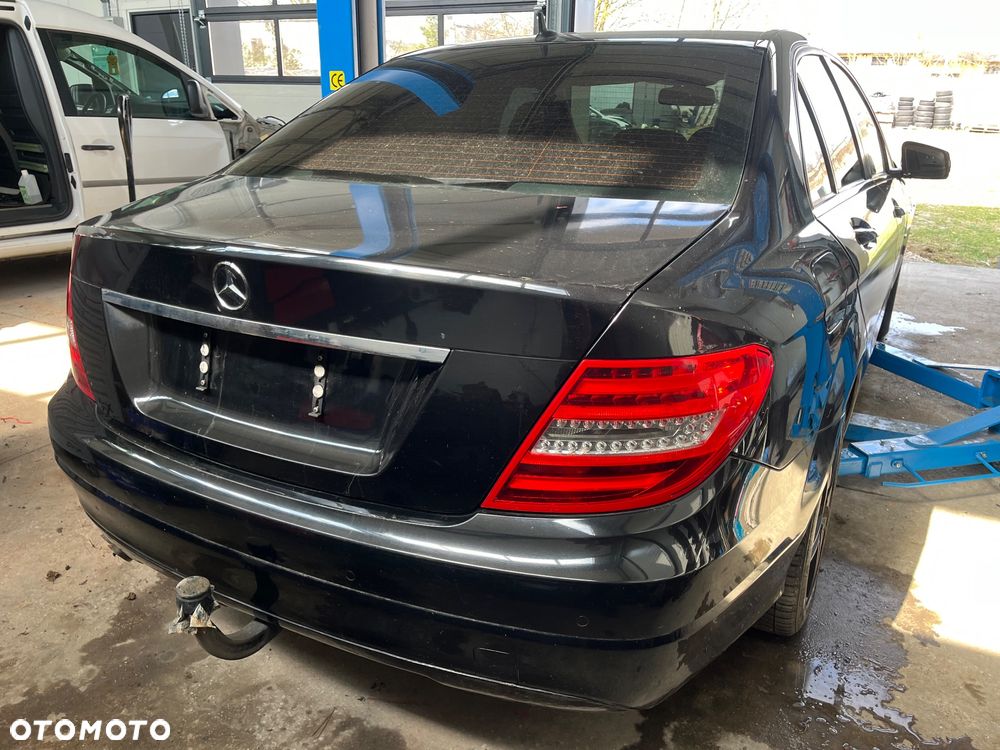 Mercedes-Benz Klasa C 200 CDI DPF (BlueEFFICIENCY) Avantgarde - 6