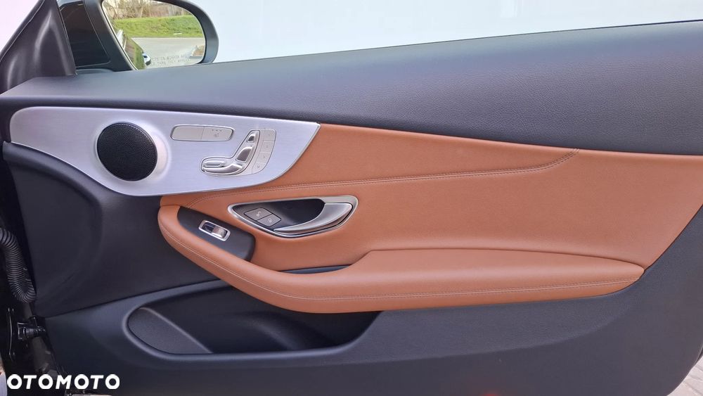 Mercedes-Benz Klasa C 300 9G-TRONIC AMG Line - 15